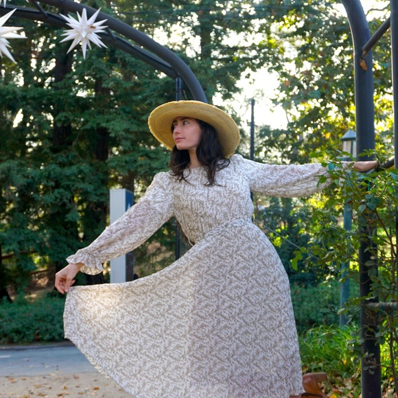 Neutral floral midi dress - Picture 2 of 6